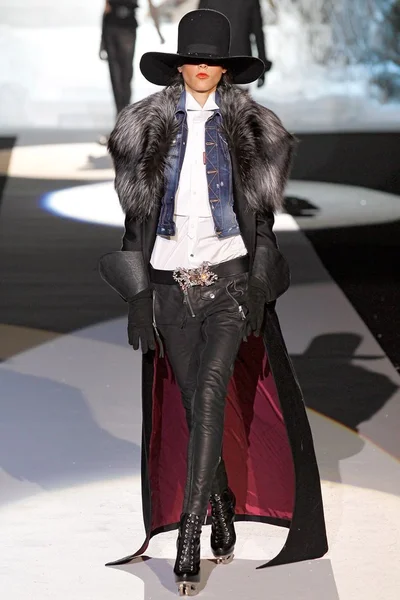Look 26